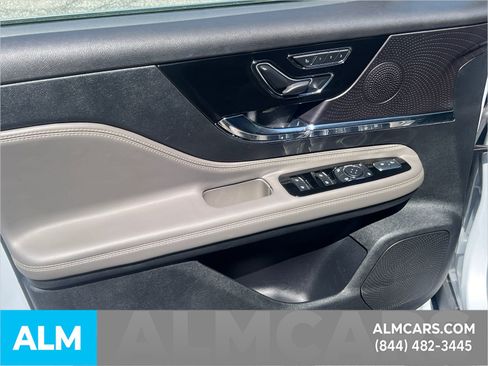 Used 2025 Lincoln Corsair AWD w/ Equipment Group 101A image 11