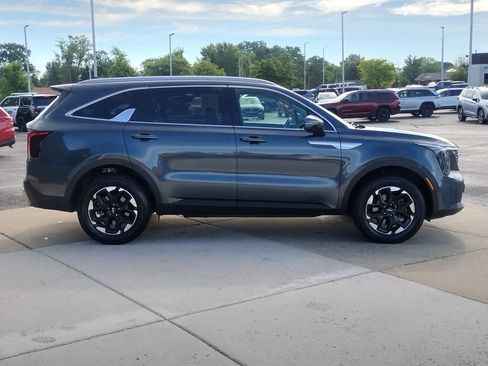 Used 2024 Kia Sorento S AWD/4WD image 15