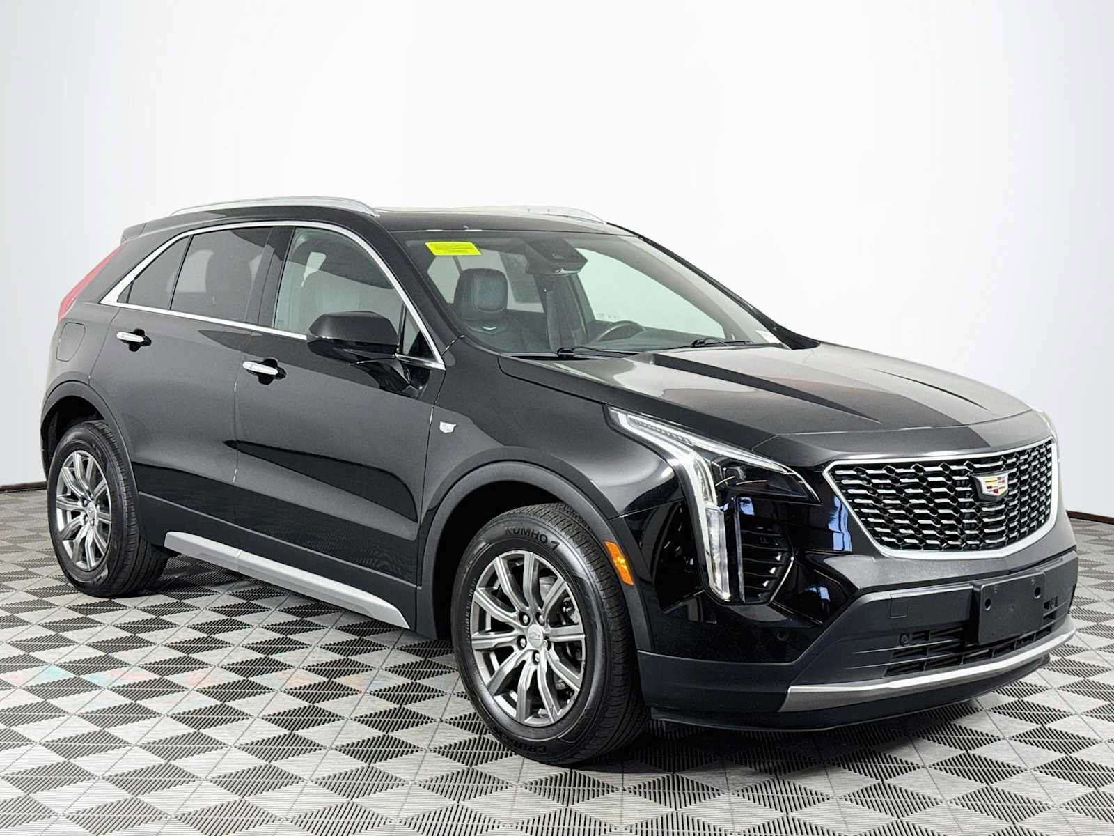 Used 2019 Cadillac XT4 Premium Luxury AWD/4WD image 3