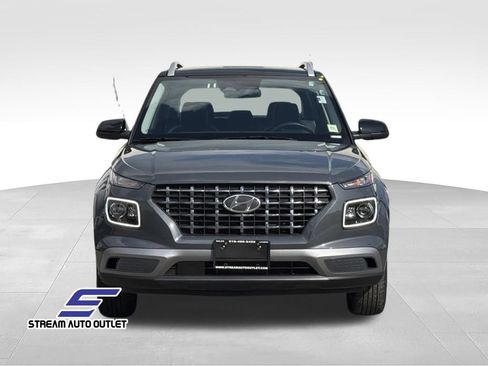 Used 2025 Hyundai Venue Limited FWD image 2