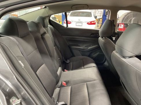 Used 2025 Nissan Altima 2.5 SV FWD image 12