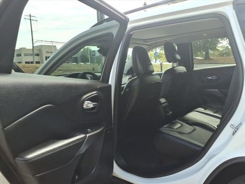 Used 2022 Jeep Cherokee Limited image 24