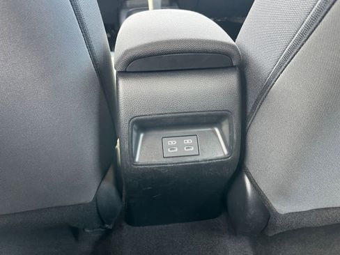 Used 2025 Toyota Corolla LE image 22