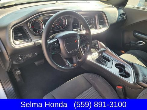 Used 2019 Dodge Challenger SXT w/ Driver Convenience Group RWD image 7