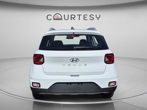 New 2026 Hyundai Venue SEL FWD image 4