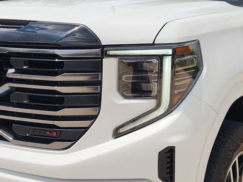 Used 2025 GMC Sierra 1500 AT4 w/ AT4 Premium Package AWD/4WD image 9