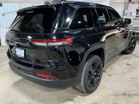 Used 2023 Jeep Grand Cherokee Altitude image 6