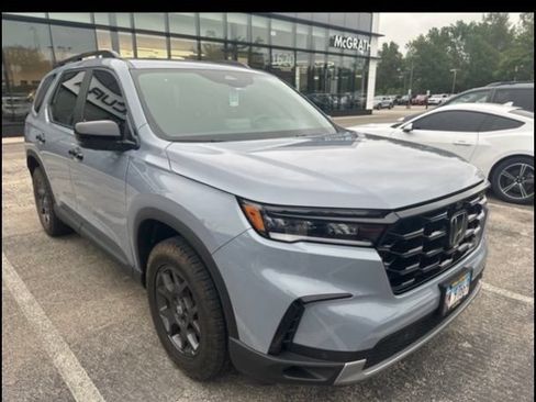 Used 2024 Honda Pilot TrailSport image 1