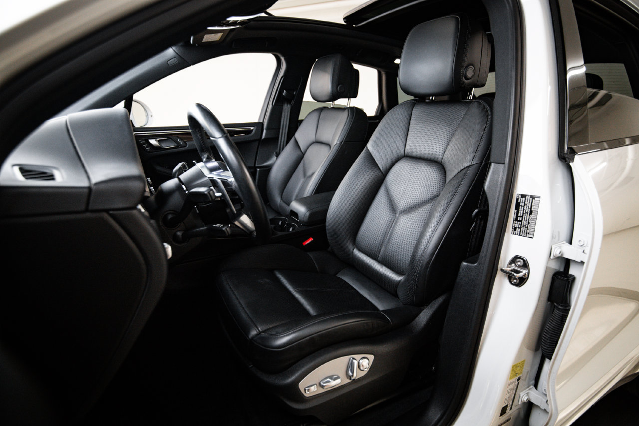 Certified 2020 Porsche Macan S AWD/4WD image 5