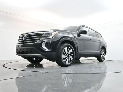 Used 2025 Volkswagen Atlas SE FWD image 34