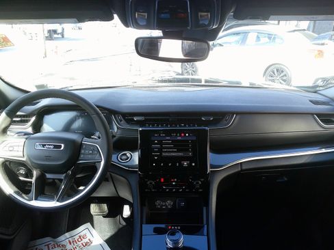 Used 2023 Jeep Grand Cherokee Altitude image 22