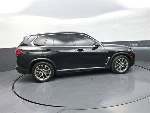 Used 2024 BMW X5 xDrive40i w/ Premium Package image 8