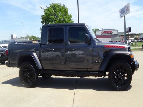 Certified 2024 Jeep Gladiator Sport AWD/4WD image 5