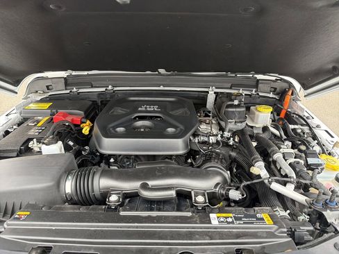 Used 2023 Jeep Wrangler Unlimited Sahara w/ Cold Weather Group AWD/4WD image 35