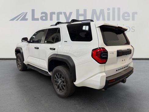 Certified 2025 Toyota 4Runner SR5 AWD/4WD image 3
