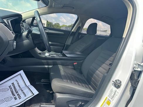 Used 2020 Ford Fusion SE FWD image 13