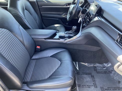 Used 2023 Toyota Camry SE image 9