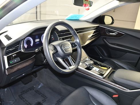Used 2020 Audi Q8 Premium Plus w/ Premium Plus Package AWD/4WD image 2