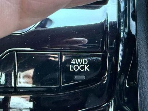 Used 2024 Jeep Compass Limited image 19