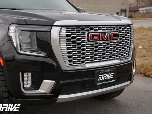 Used 2023 GMC Yukon XL Denali image 3