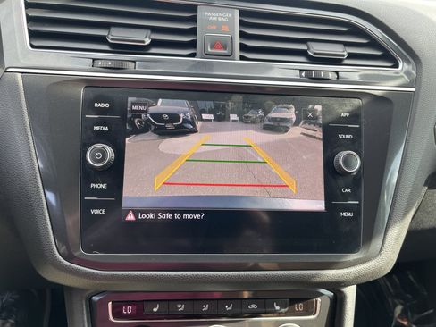 Used 2018 Volkswagen Tiguan SE AWD/4WD image 15