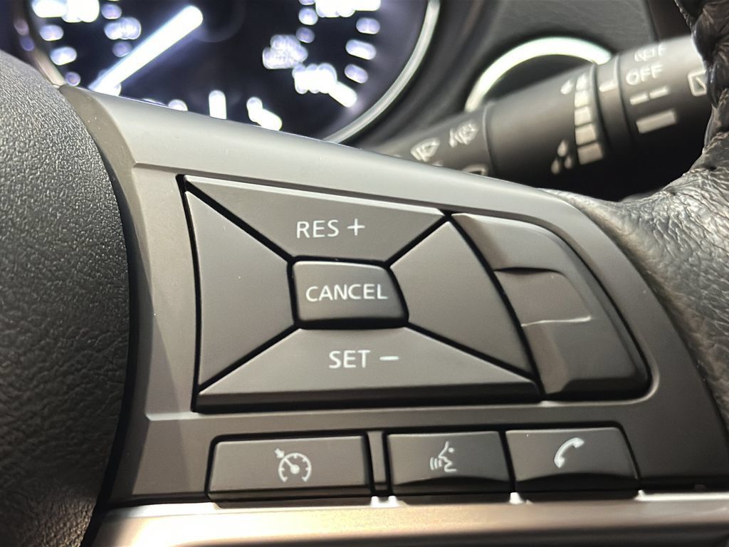 Used 2018 Nissan Rogue SV AWD/4WD image 24