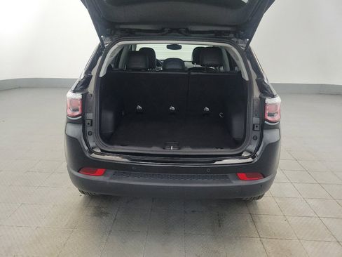 Used 2017 Jeep Compass Latitude w/ Popular Equipment Group AWD/4WD image 29