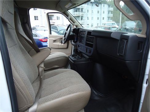 Used 2017 Chevrolet Express 2500 image 15