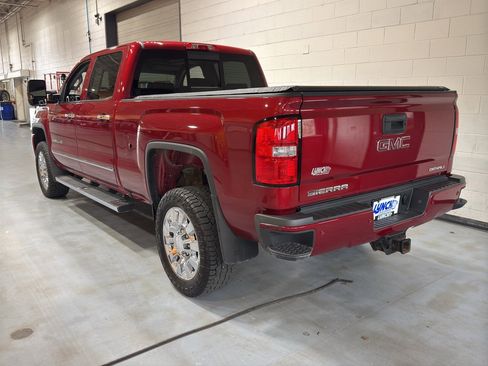 Used 2019 GMC Sierra 2500 Denali w/ Duramax Plus Package image 3