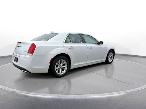 Used 2015 Chrysler 300 Limited RWD image 8