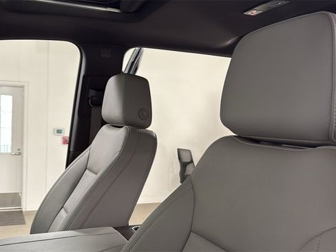 Used 2025 GMC Sierra 2500 SLT w/ SLT Premium Package image 13