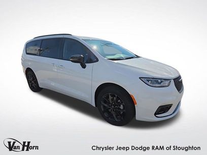 New 2026 Chrysler Pacifica Limited w/ S Appearance Package