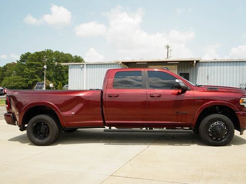 Used 2022 RAM 3500 Laramie AWD/4WD image 3