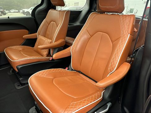 Used 2024 Chrysler Pacifica Pinnacle image 24