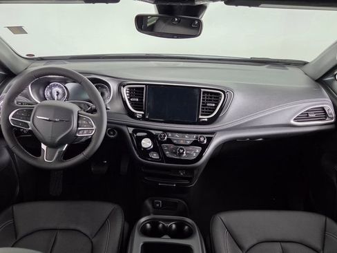 New 2026 Chrysler Pacifica Select image 38