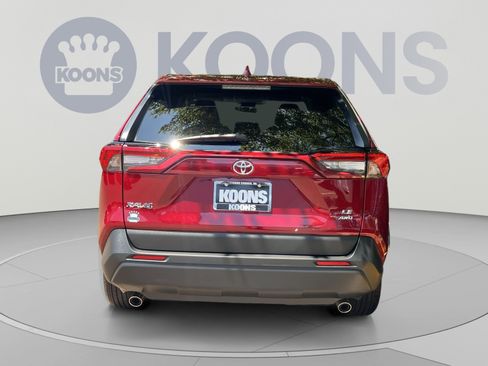 Used 2025 Toyota RAV4 LE AWD/4WD image 5