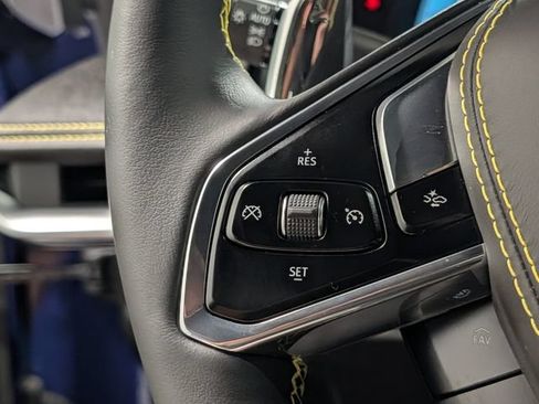 Used 2025 Chevrolet Corvette Stingray Premium Cpe w/ Z51 Performance Package RWD image 31
