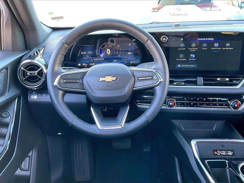 Used 2025 Chevrolet Equinox LT w/ Convenience Package II image 5