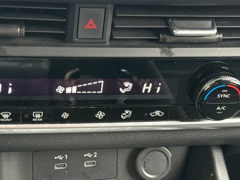 Used 2024 Nissan Rogue SV image 30