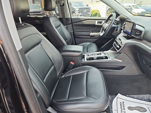 Used 2023 Ford Explorer XLT w/ Equipment Group 202A AWD/4WD image 10
