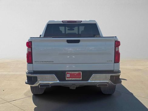 Used 2022 Chevrolet Silverado 1500 LTZ w/ LTZ Premium Package AWD/4WD image 4