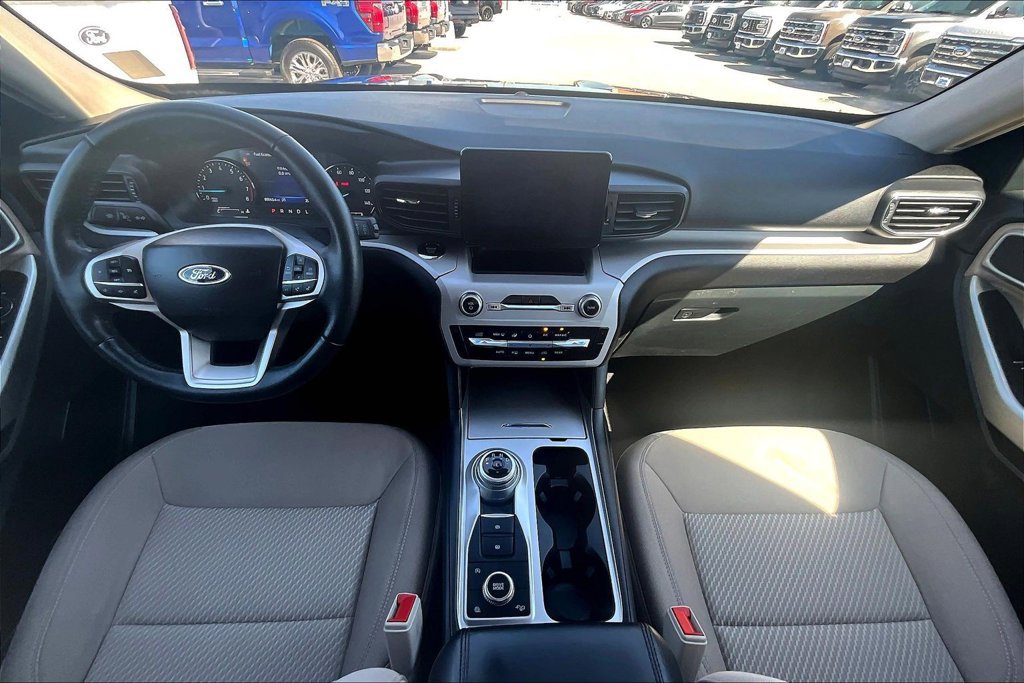 Used 2023 Ford Explorer XLT AWD/4WD image 14
