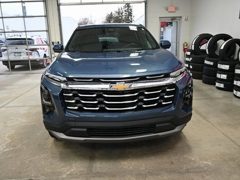 Used 2025 Chevrolet Equinox LT w/ Safety and Technology Package image 2