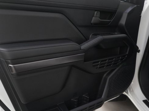 Used 2025 Toyota 4Runner SR5 image 24