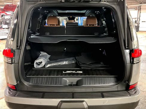 Used 2024 Lexus GX 550 w/ Accessory Package (Z1) image 31