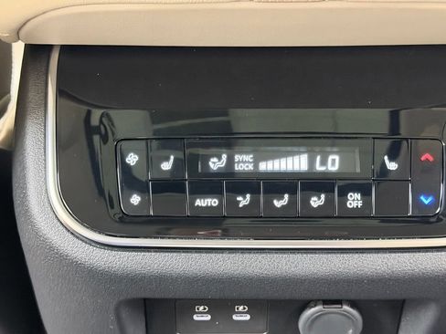 Used 2025 Nissan Armada Platinum w/ Convenience Package AWD/4WD image 28