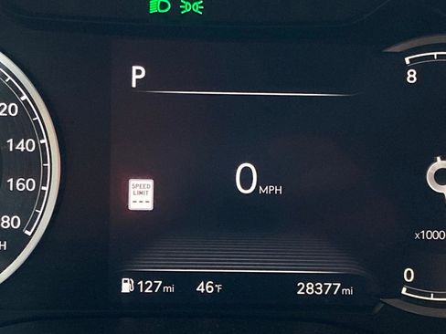 Used 2025 Genesis G70 2.5T image 15