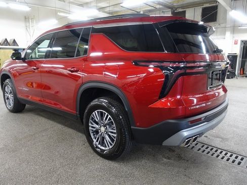 Used 2025 Chevrolet Traverse LT w/ Enhanced Driving Package image 5