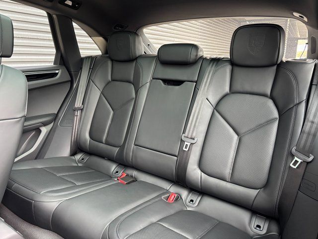 Certified 2026 Porsche Macan AWD/4WD image 25