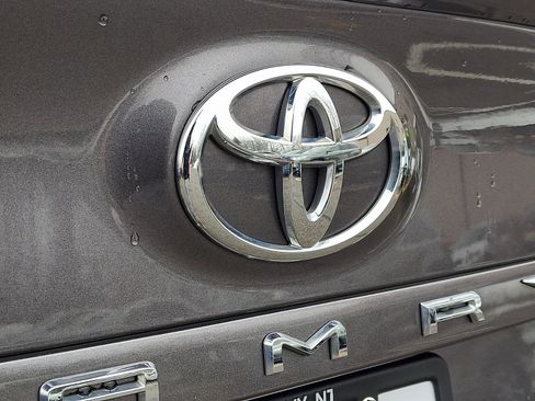 Used 2023 Toyota Camry SE w/ Cold Weather Package image 30